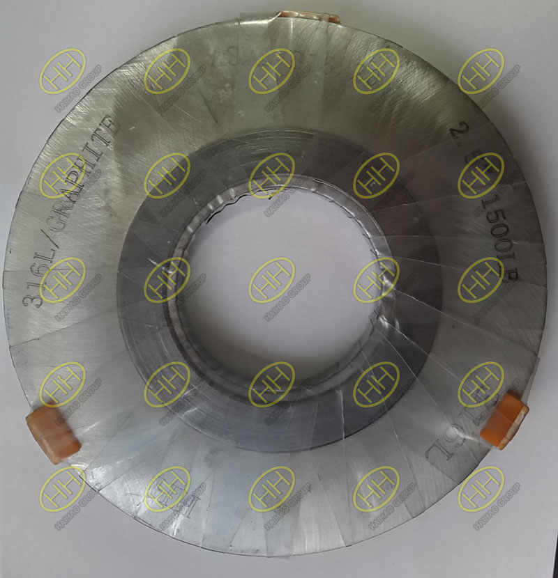 Spiral wound gasket for flanges