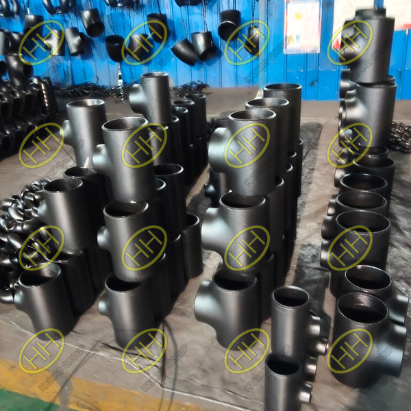 ASTM A420 WPL6 reducing tee with black painting for low temperature service